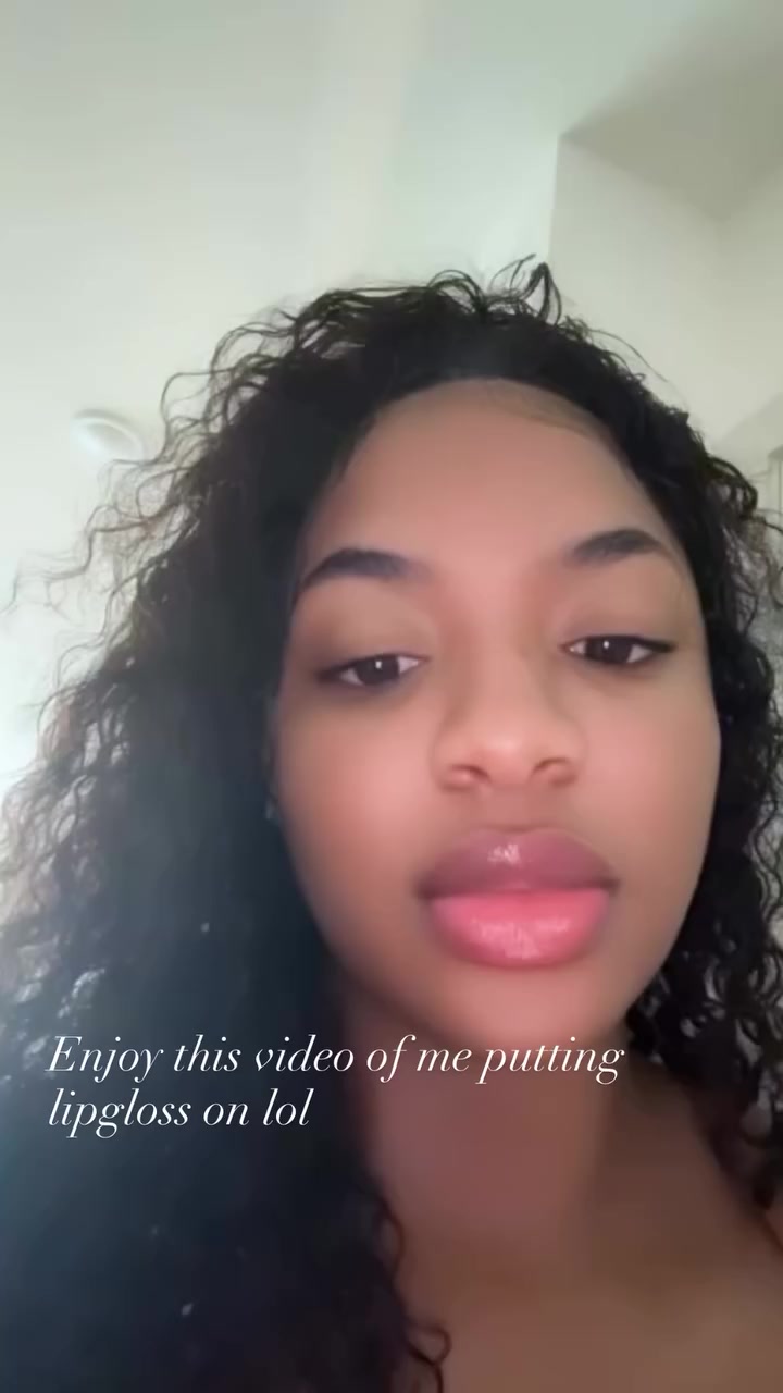 @_Nikkicemone
