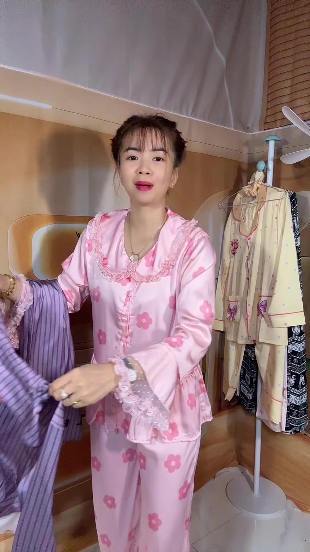 @Em Cẩm N&egrave;
