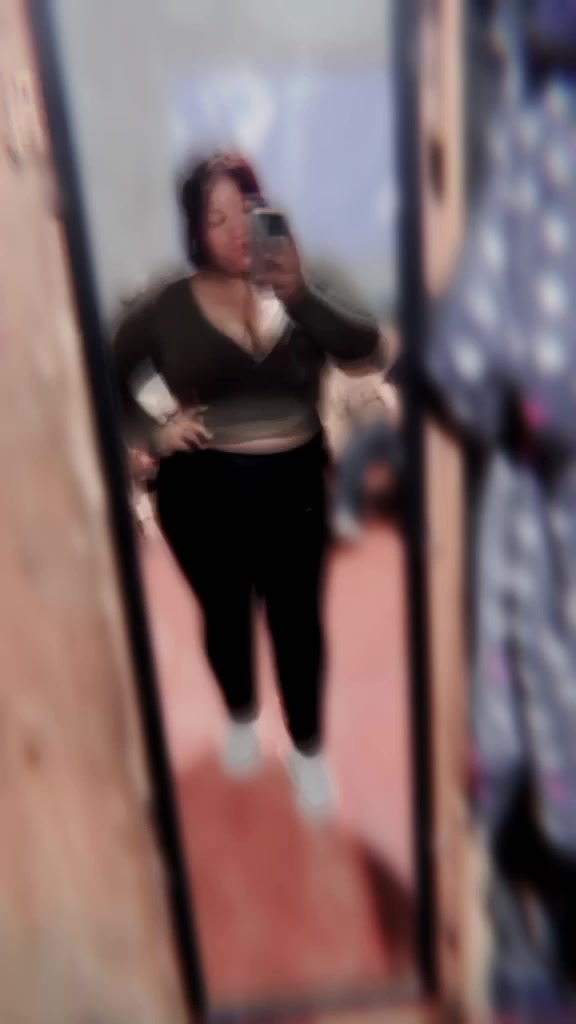 @Andrea 🦋🍒