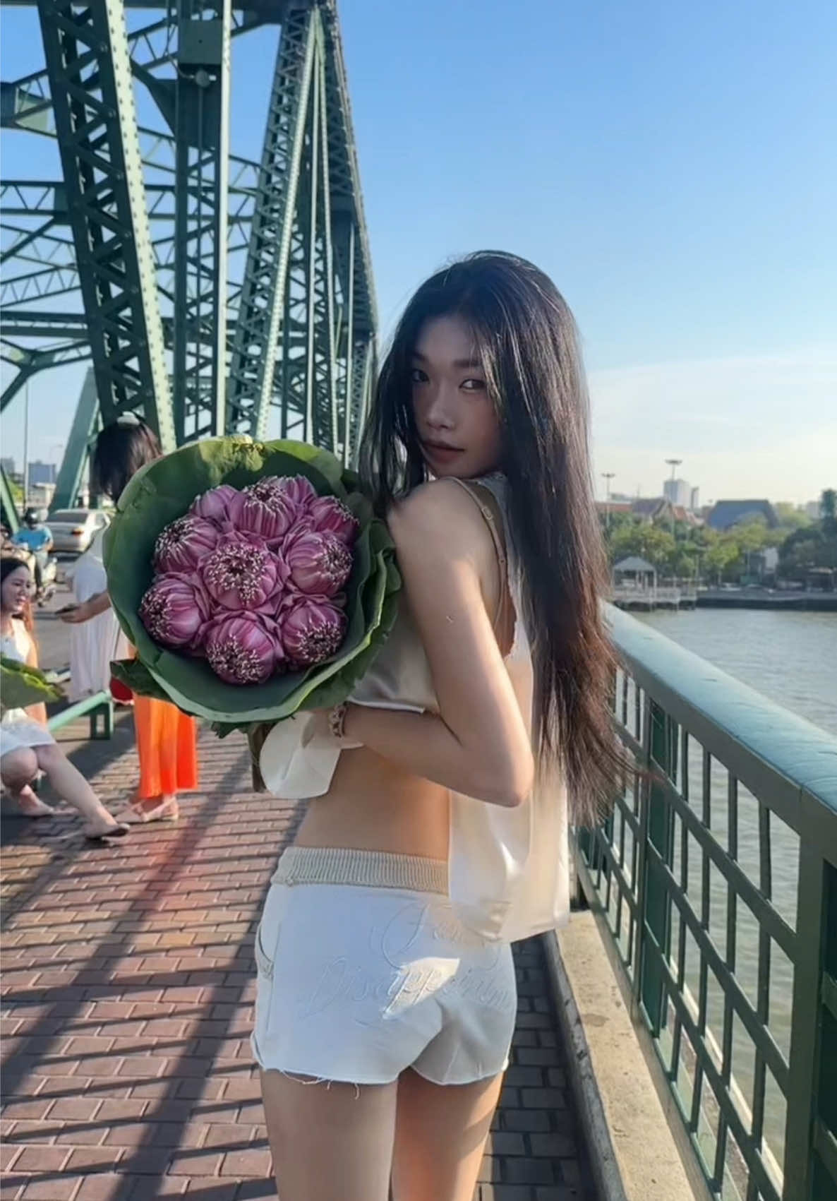 @ม ิ ว  🌸