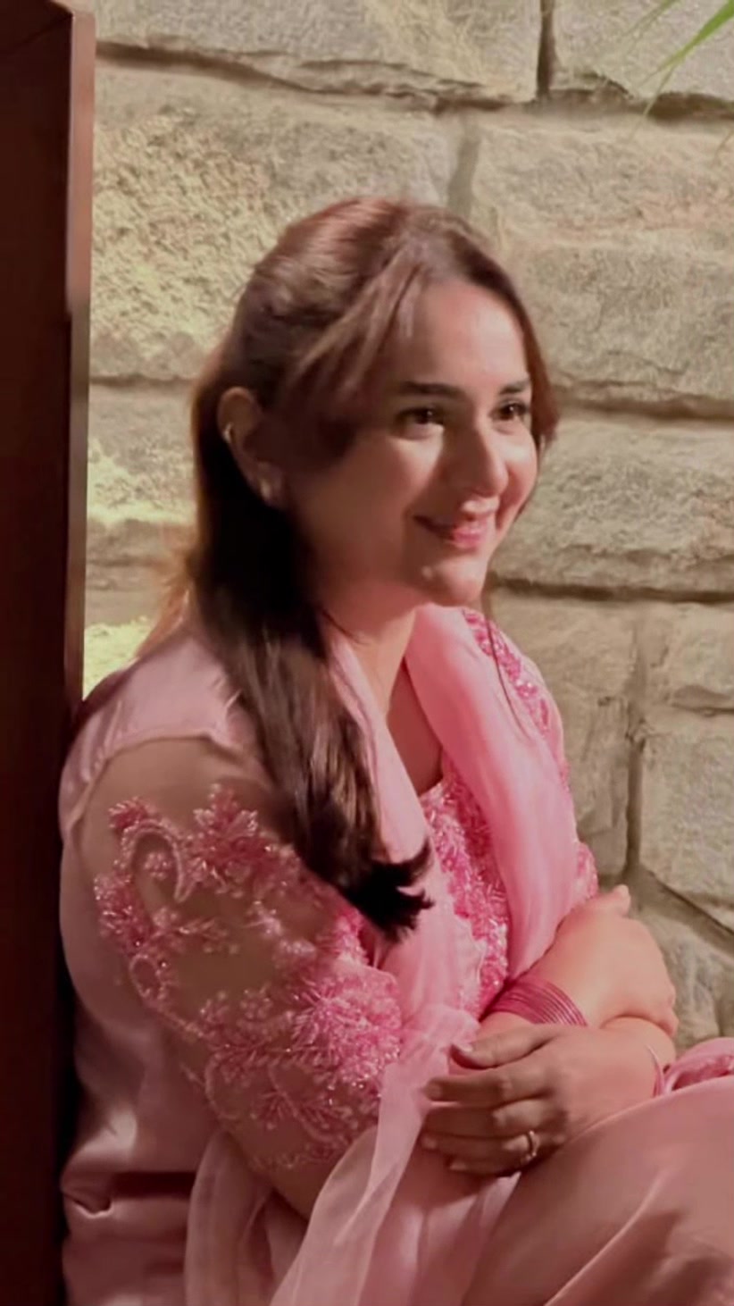@yumna_zaidi_04