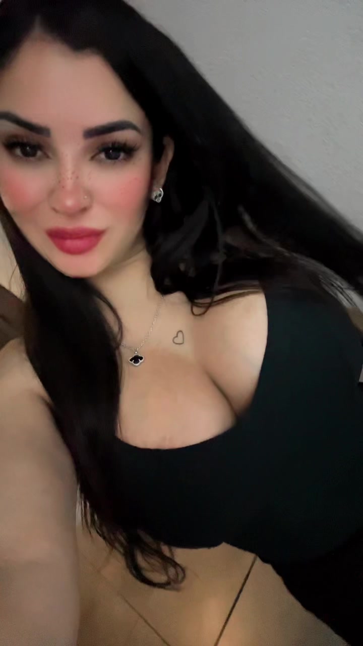 @viky_foxx