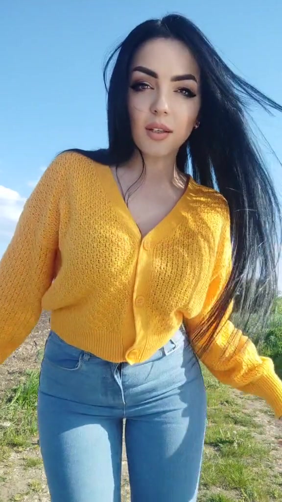 @Alinuța 💣👑