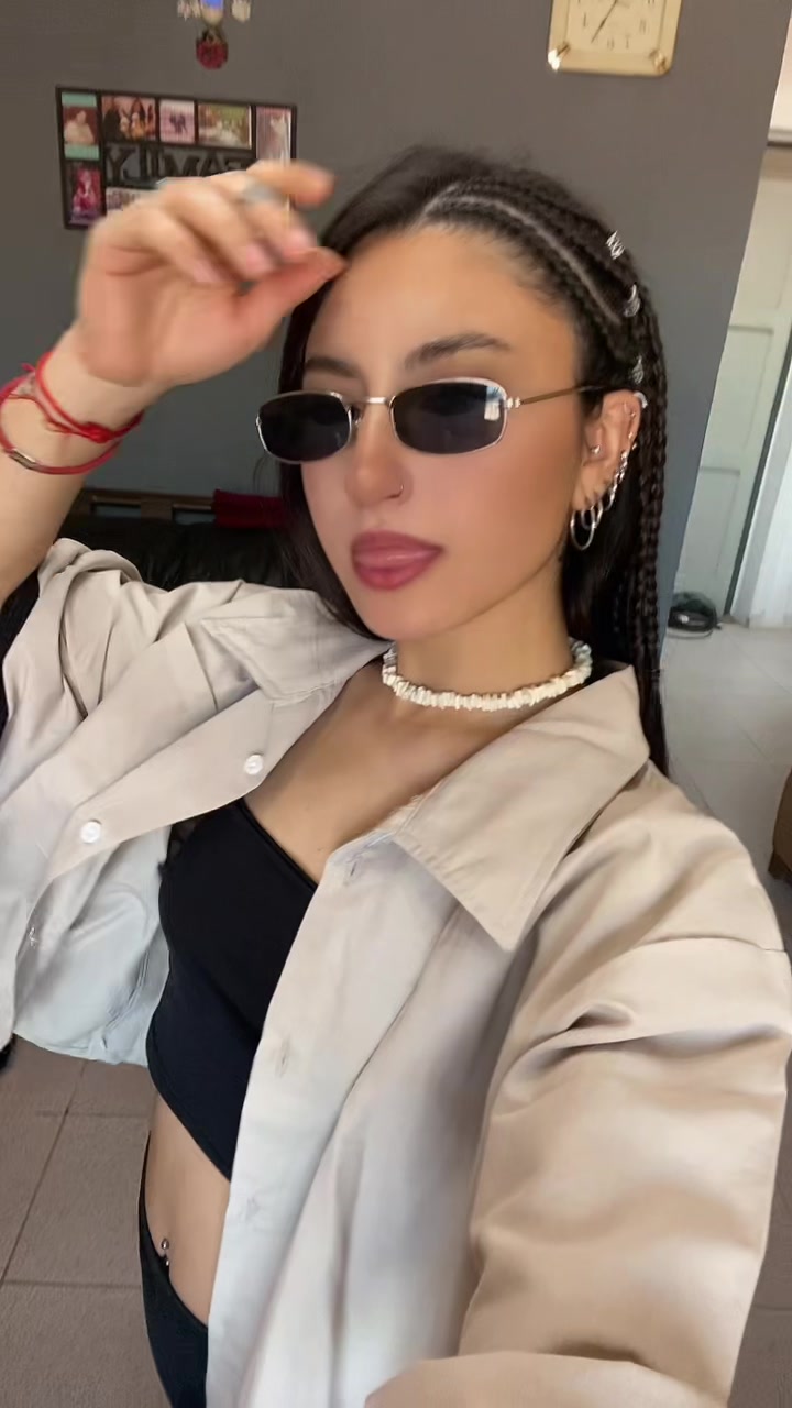 @anacortz_