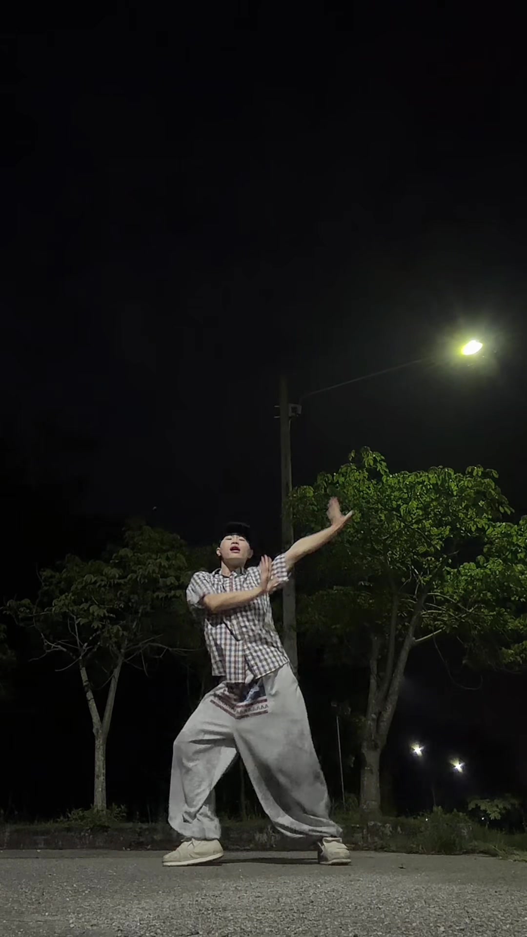 @mon