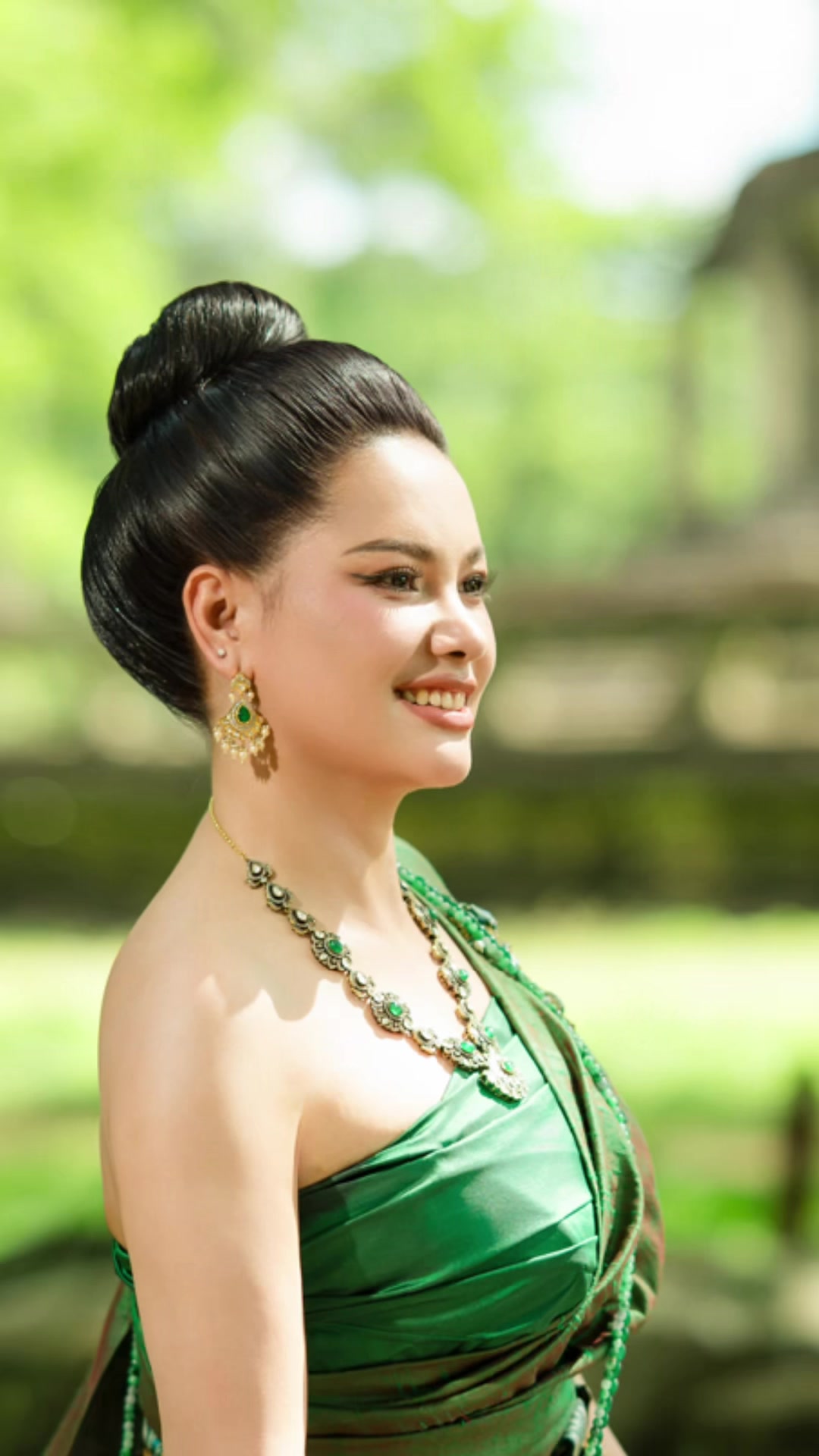 @សម្រស់ ធារ៉ា