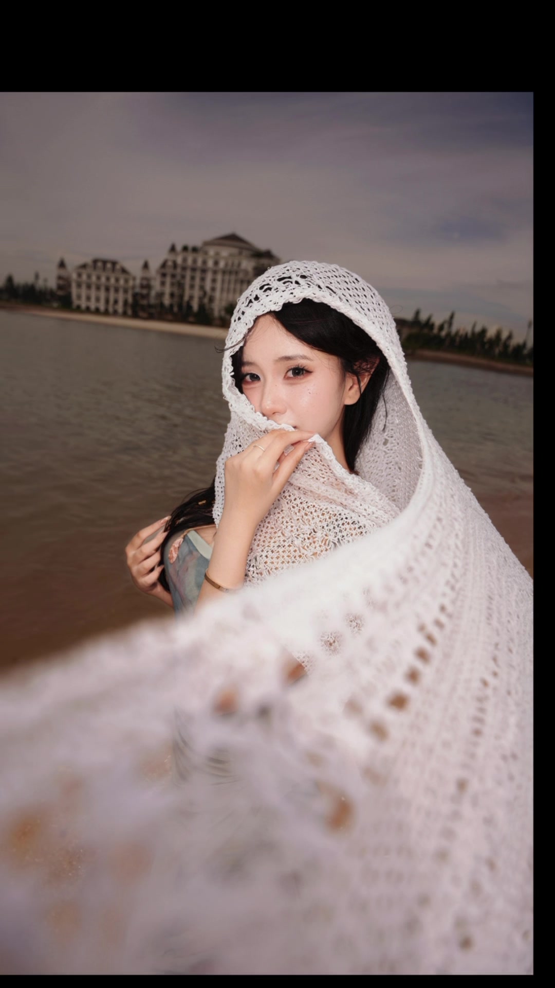 @Thảo v&acirc;n l&ecirc;n xe anh!