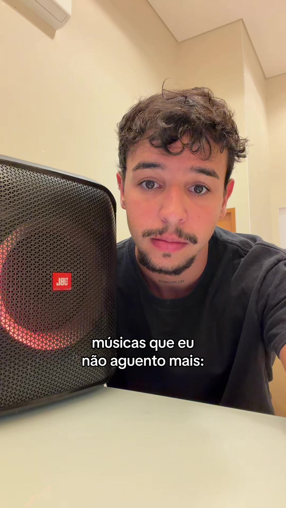 @uailazaro