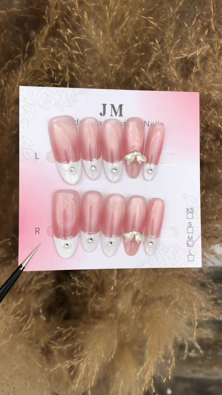 @JMhandmadepressonnails
