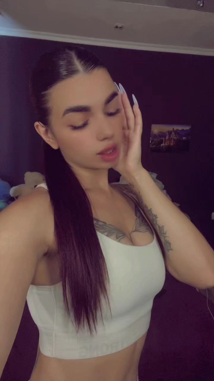 @Alina🦋✨