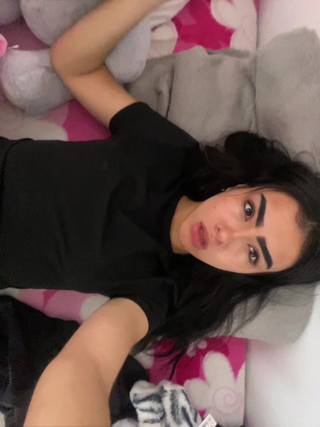 @𝒸𝒶𝓁𝓁𝓂𝑒𝓌𝑒𝓃𝒹𝓎 💋