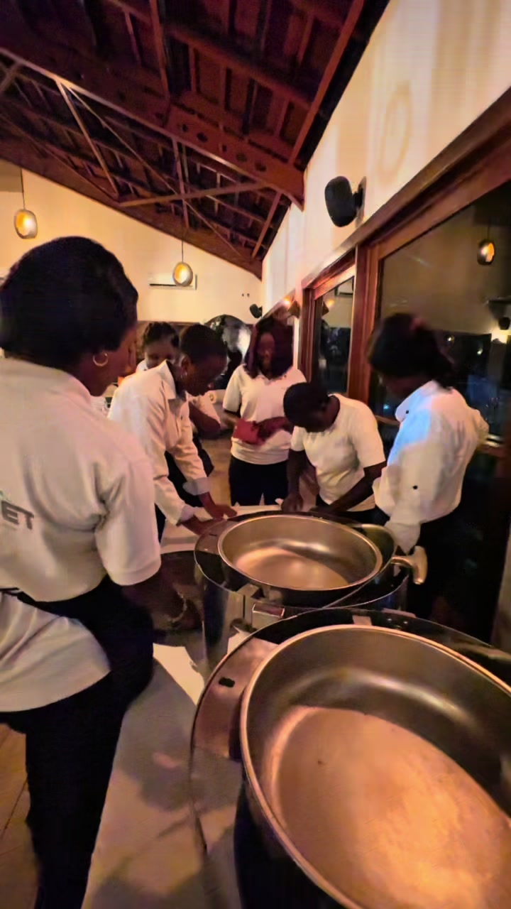 @𝐒𝐔𝐍𝐒𝐄𝐓 𝐑𝐃𝐂 🇨🇩