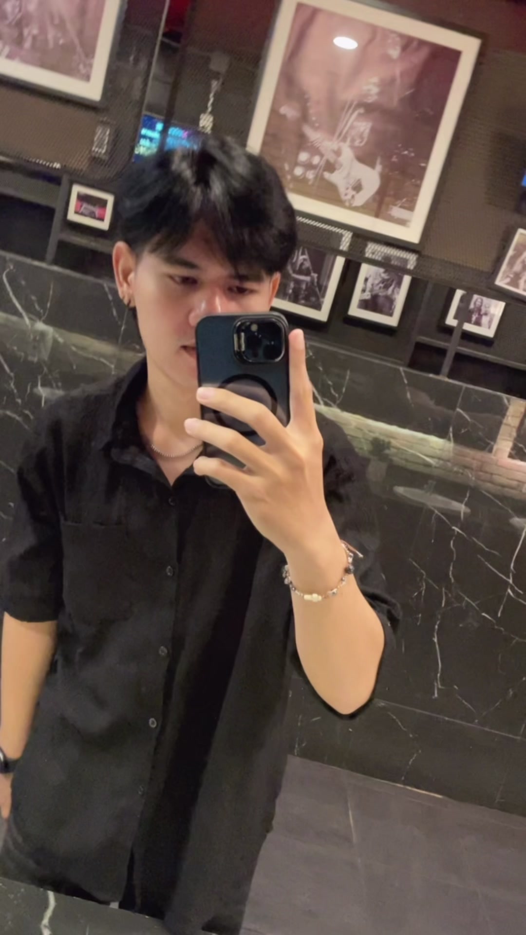 @Hz_