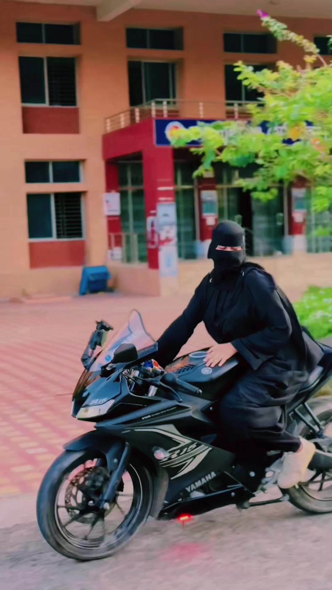 @Lady Biker Rafiya