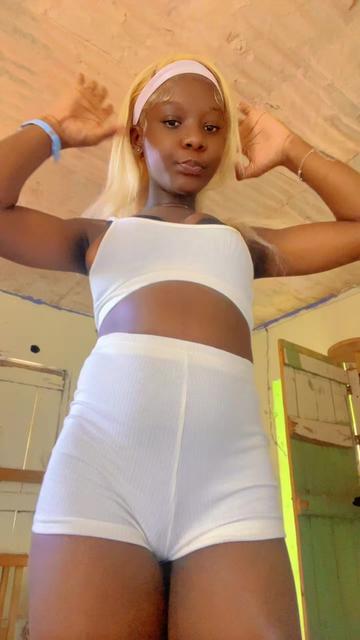 @_shaniek_