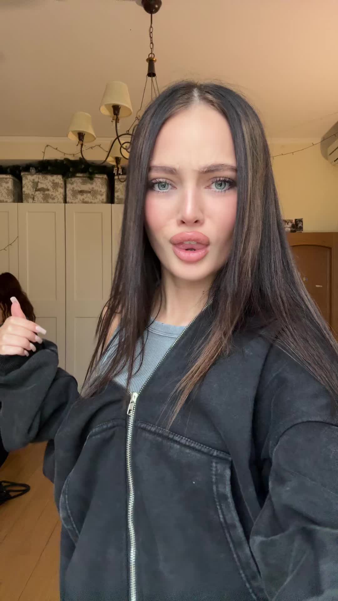 @OYYEEVA