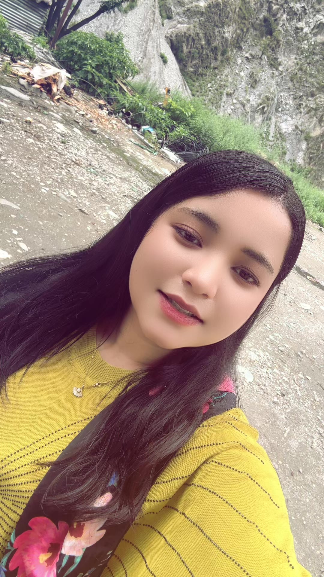 @Simran pariyar🎵