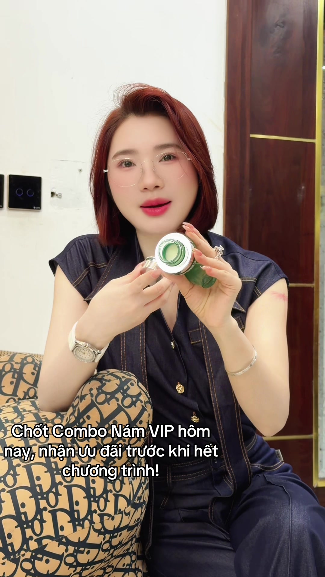 @Ho&agrave;ng Phi Huyền