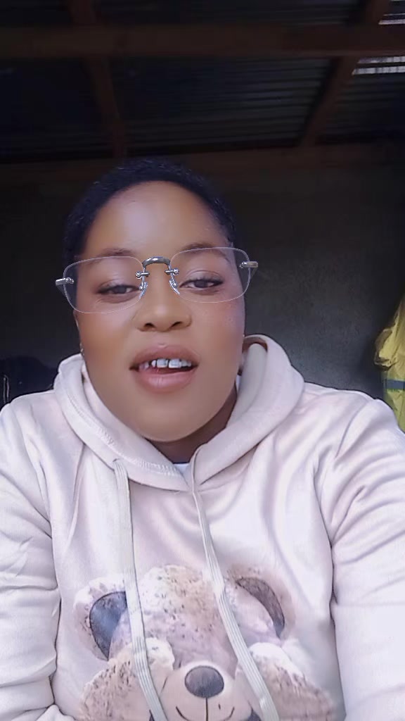 @daphneyivy