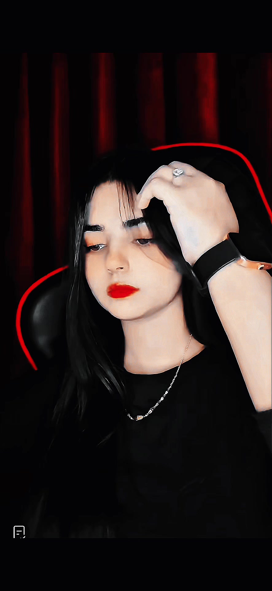 @👑 𝑸𝑼𝜠𝜠𝑵 𝑮 👑