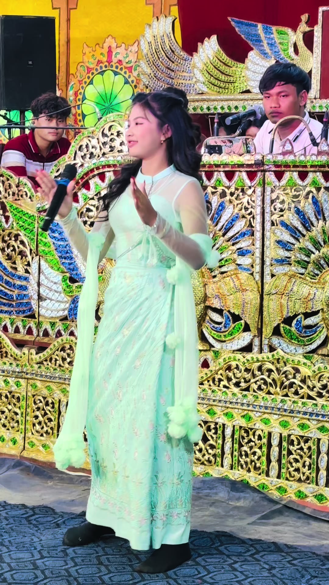 @💐💫သဲရွှေရည်ဖြိုး💫💐