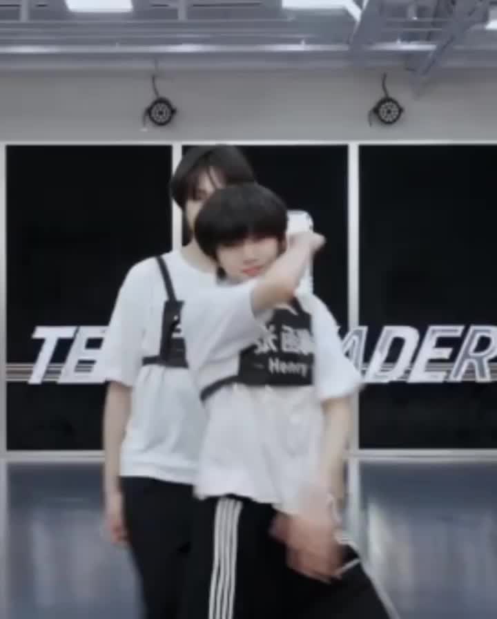 @𝐤𝐢𝐧𝐚𝐧𝐚🌺