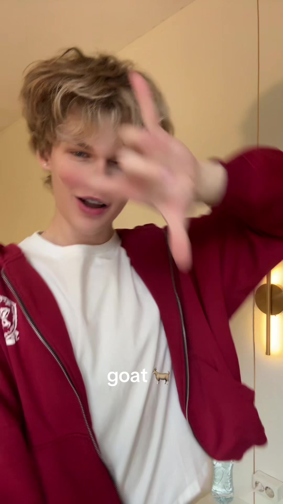 @HOLLIKLIN