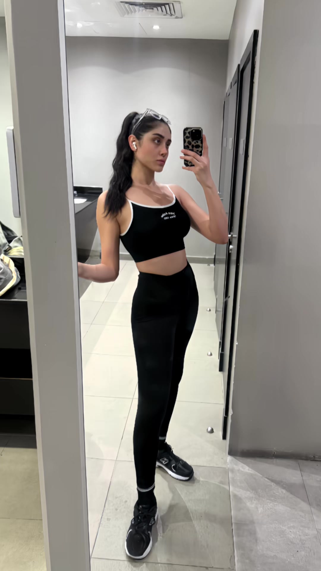 @Niayeshmalek
