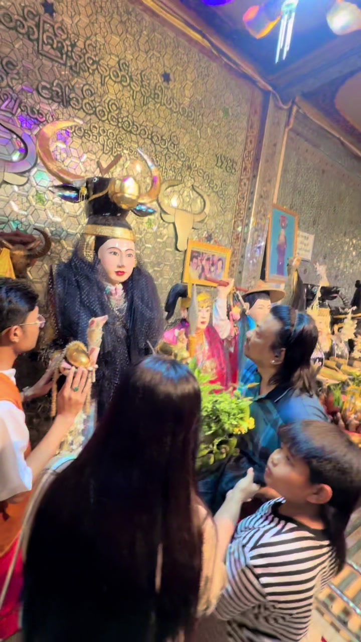 @Su Pan Htwar(Actress & Singer)