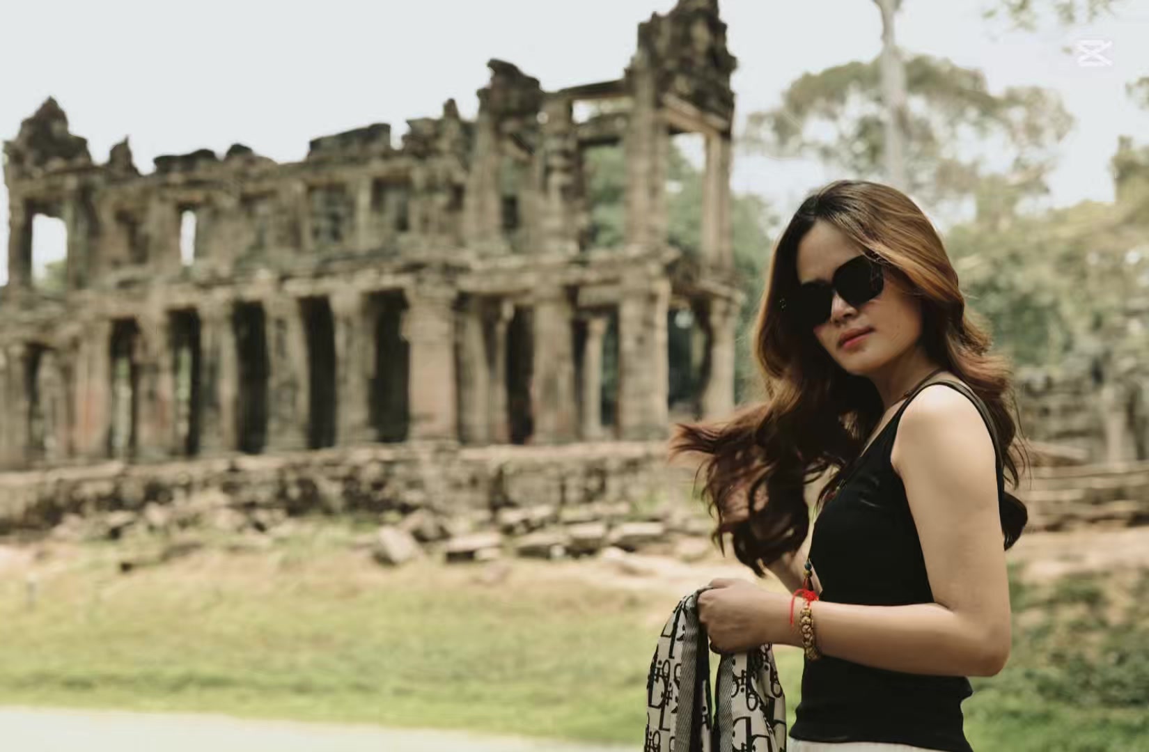 @Nīn-នីន