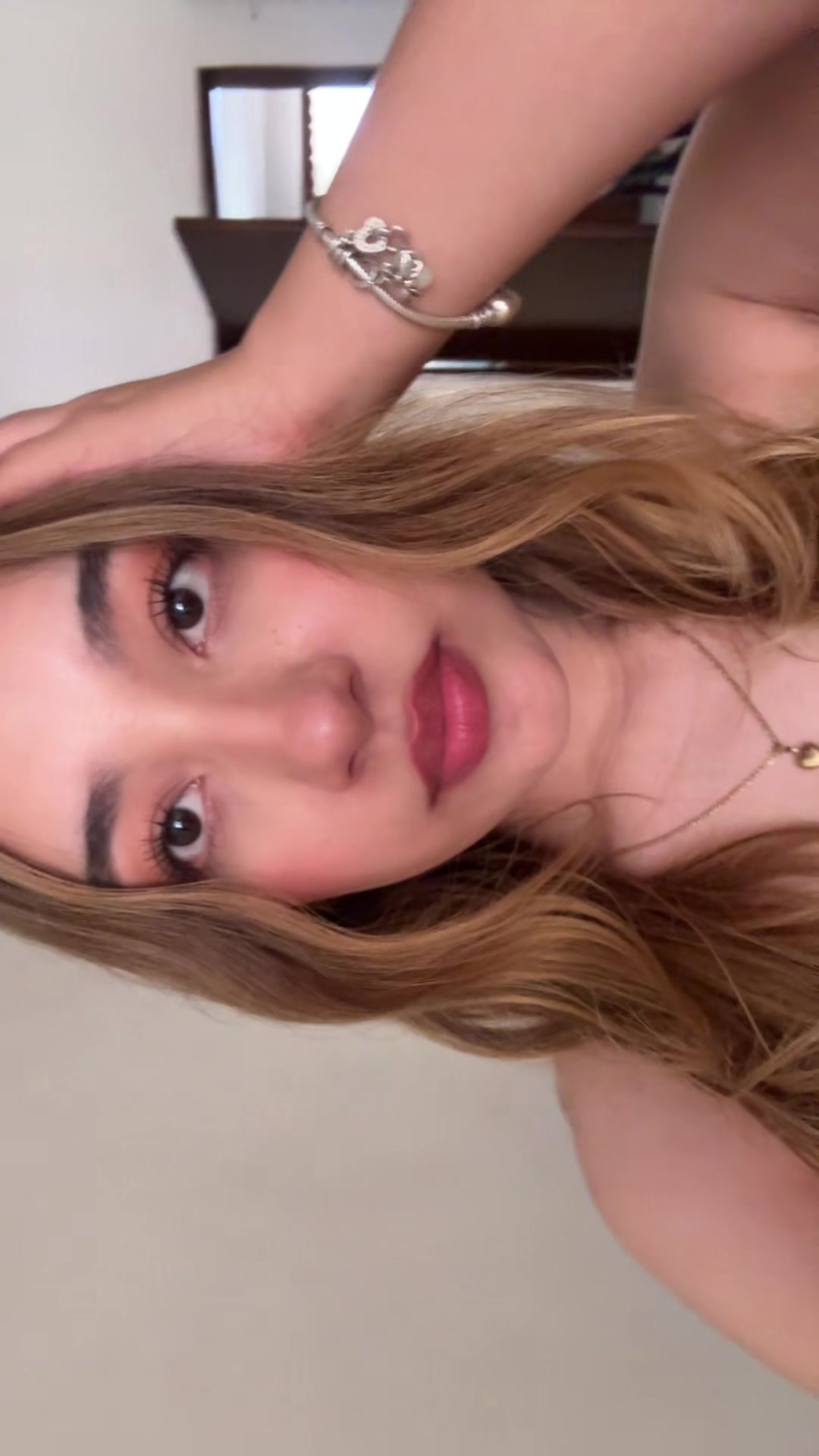 @isabella