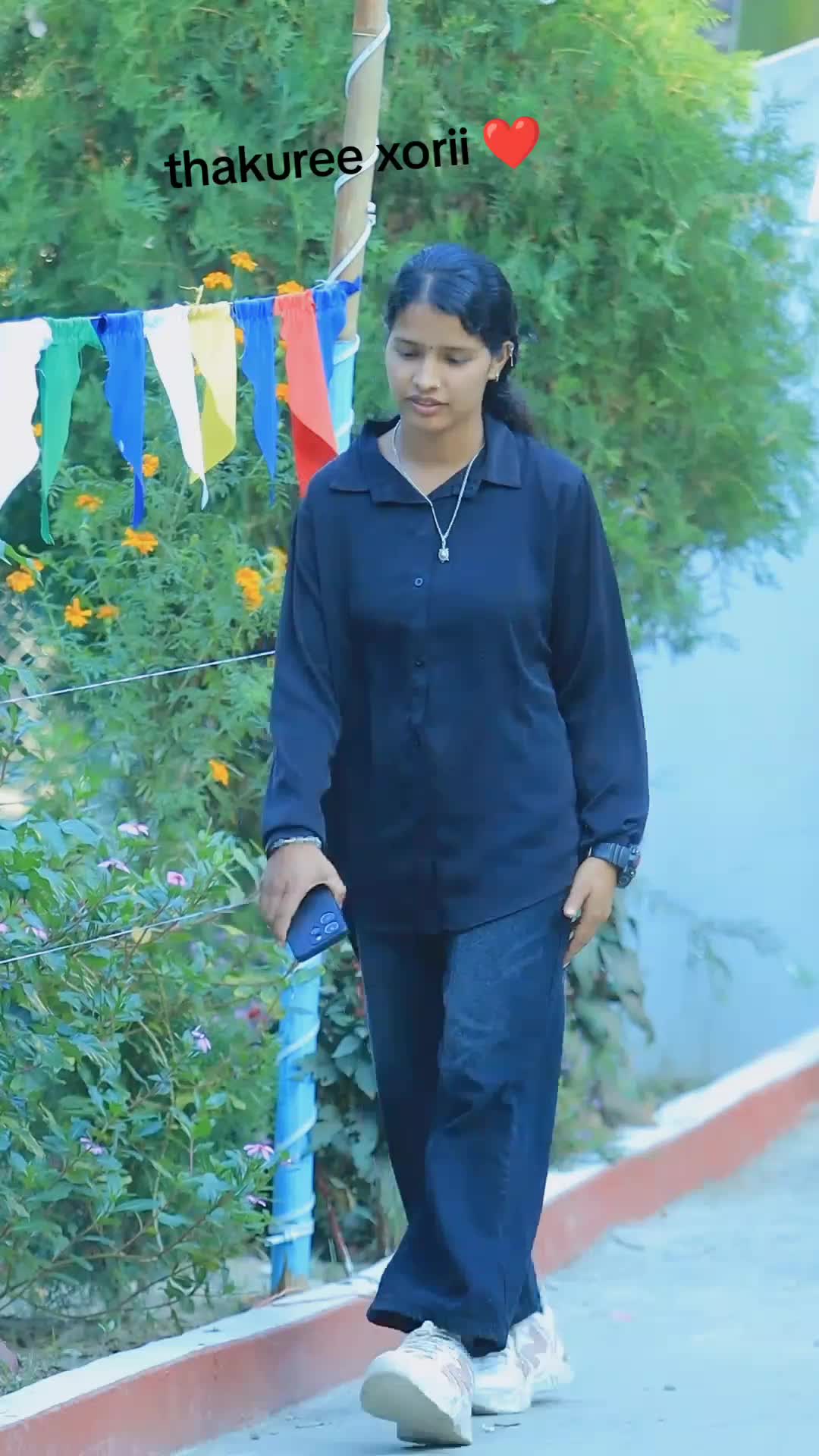 @thakuree girl 💗💐