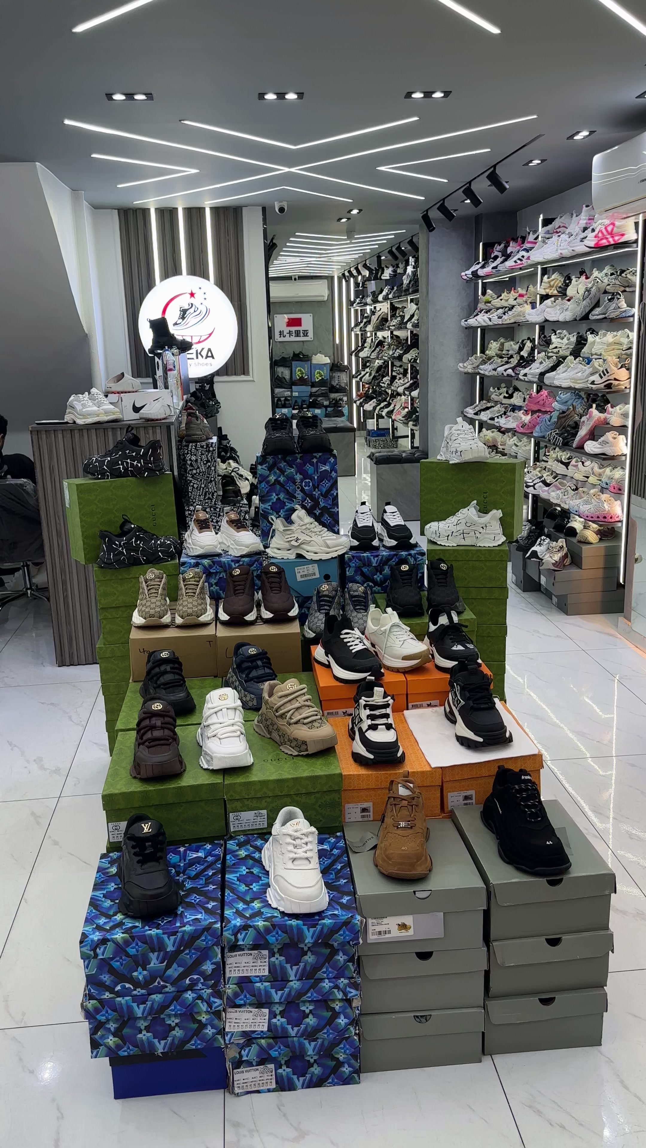 @Manettishoes