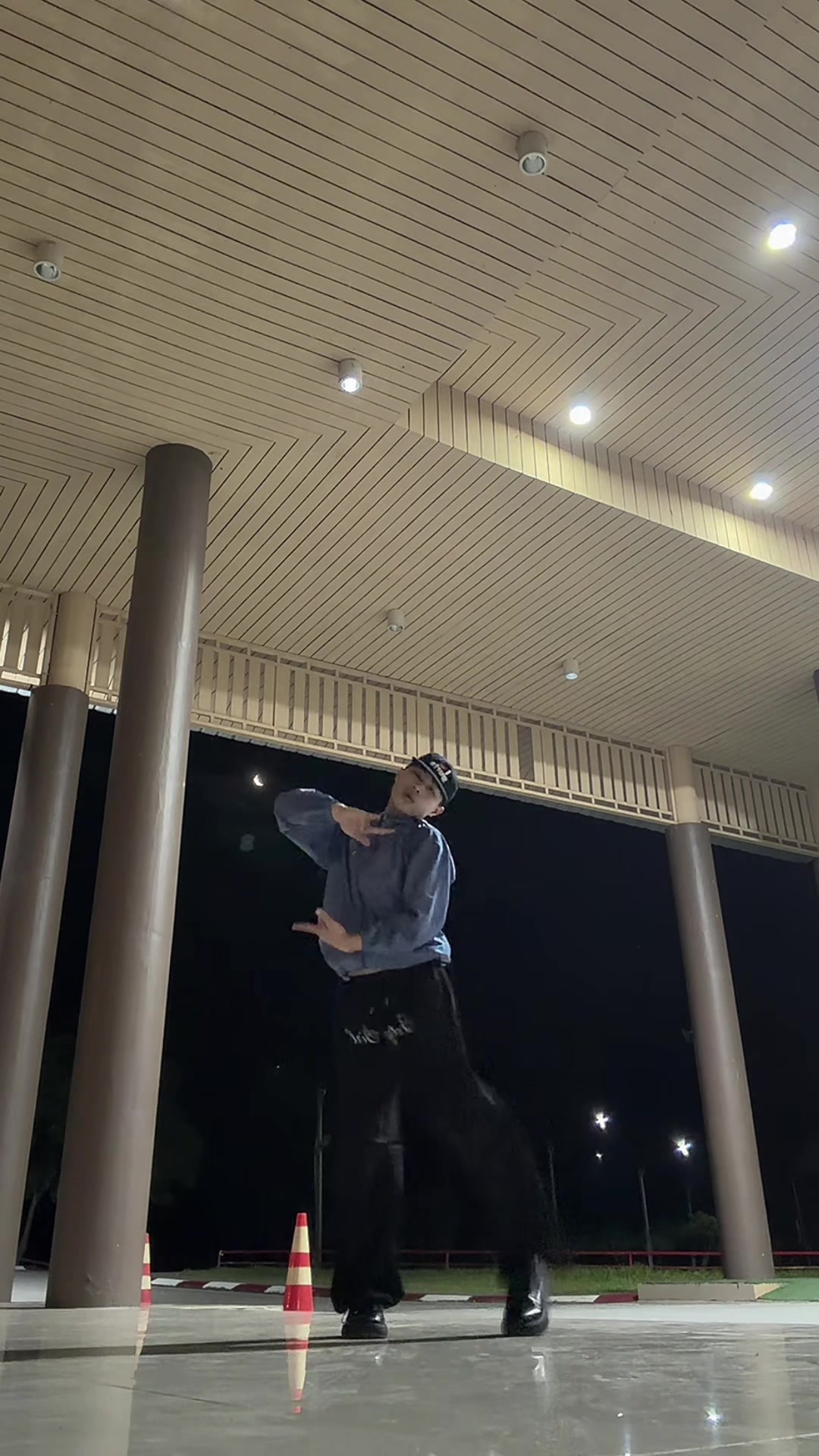 @mon