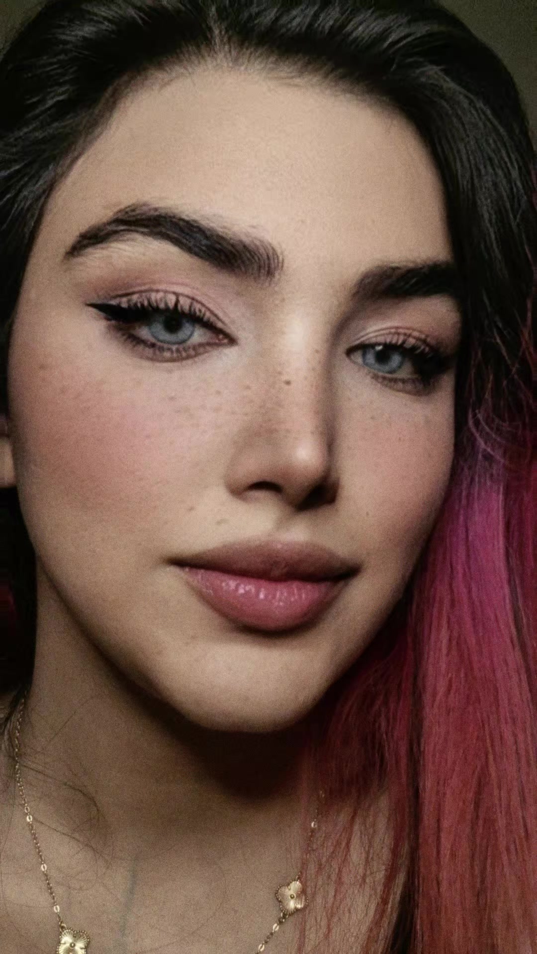 @Anaazin