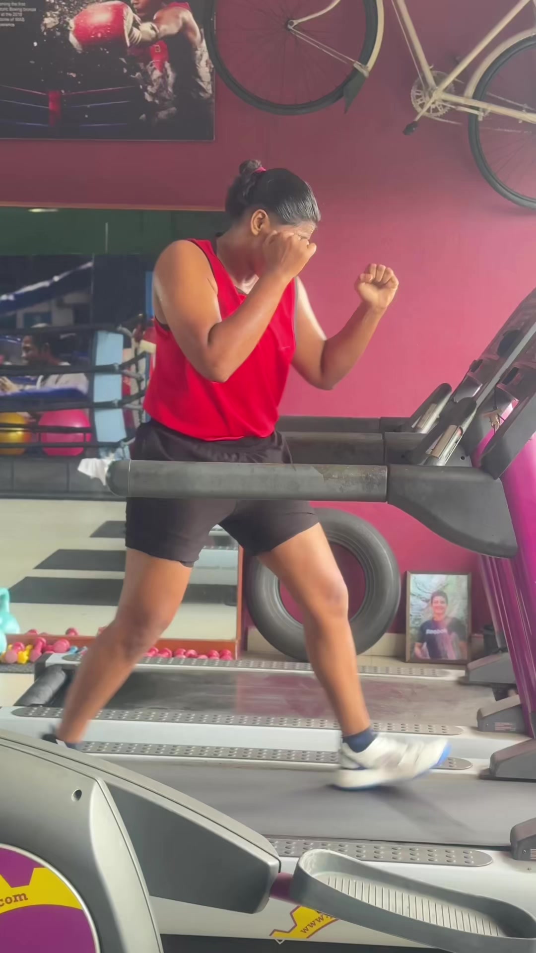 @anusha_kodithuwakku