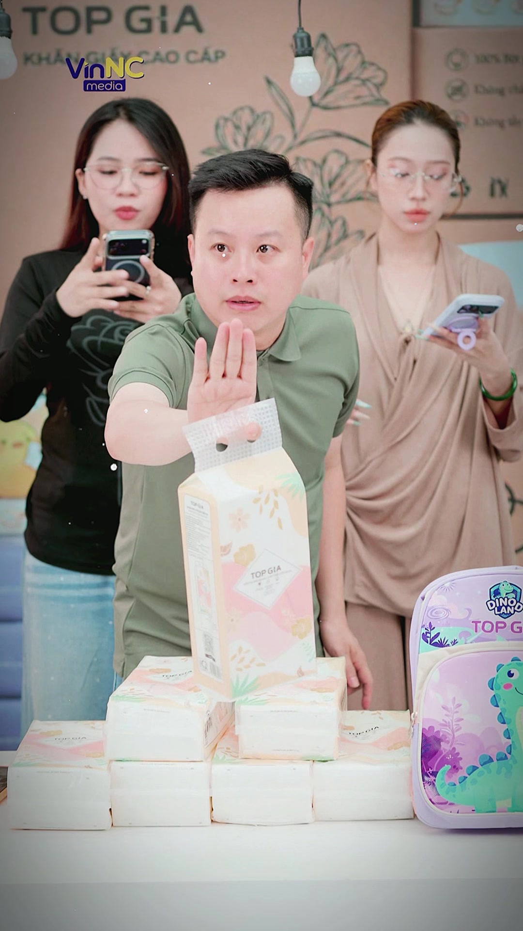 @PHAN HO&Agrave;NG MỸ