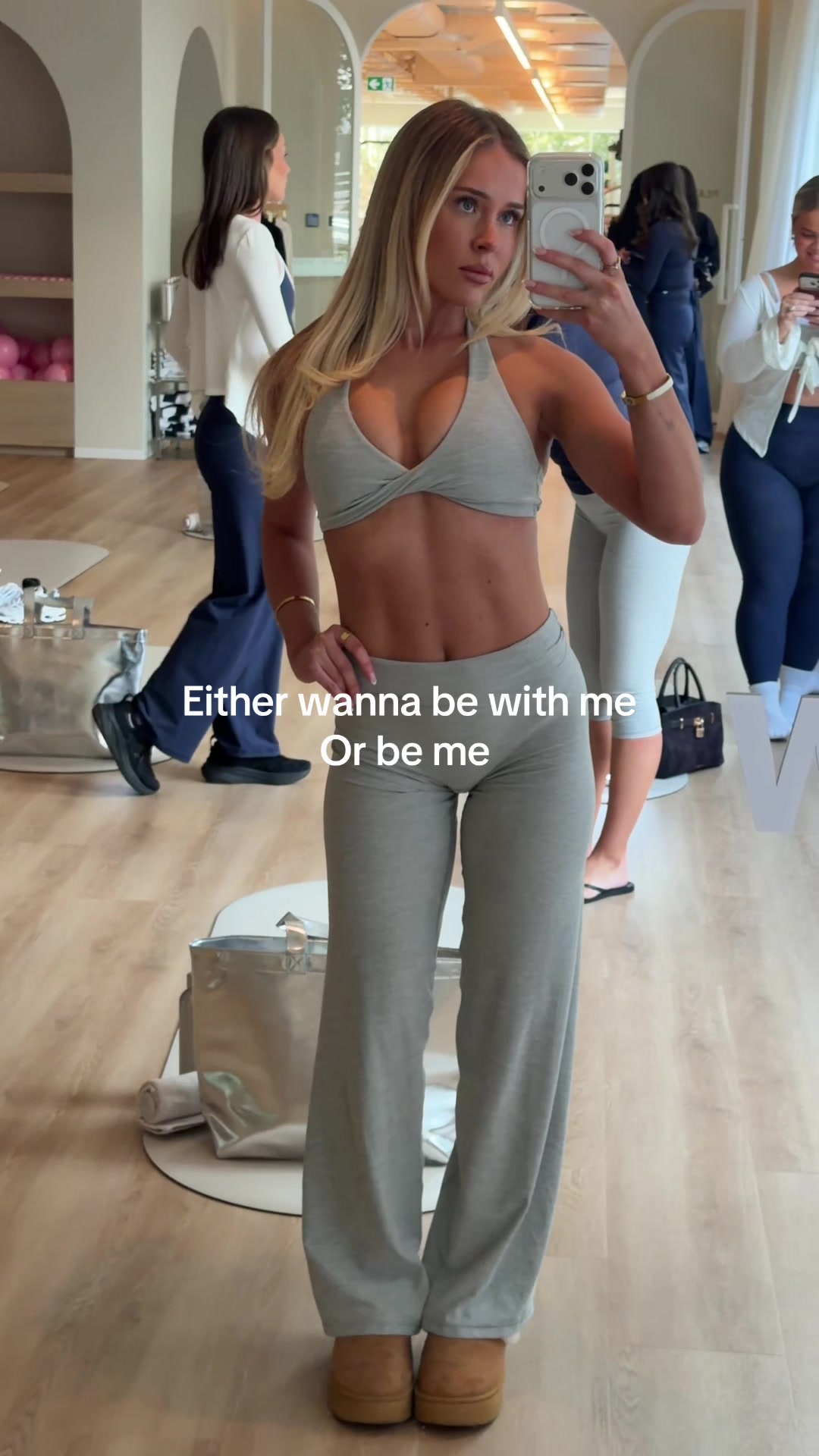 @hollieomeara