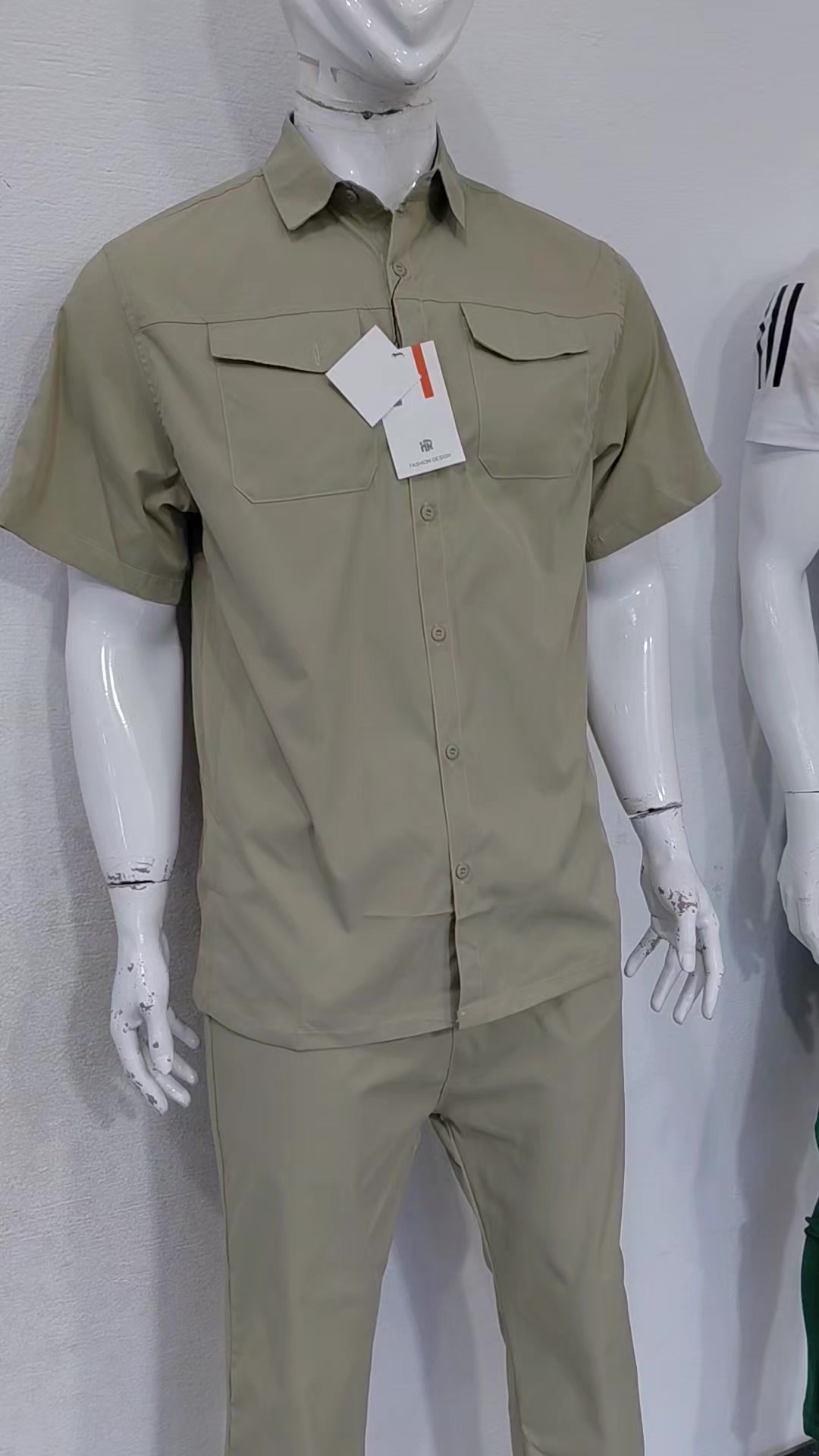 @عالم الشباب البيضاء