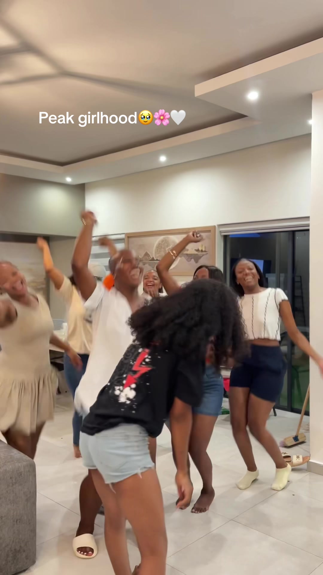 @nyonemnyama_02
