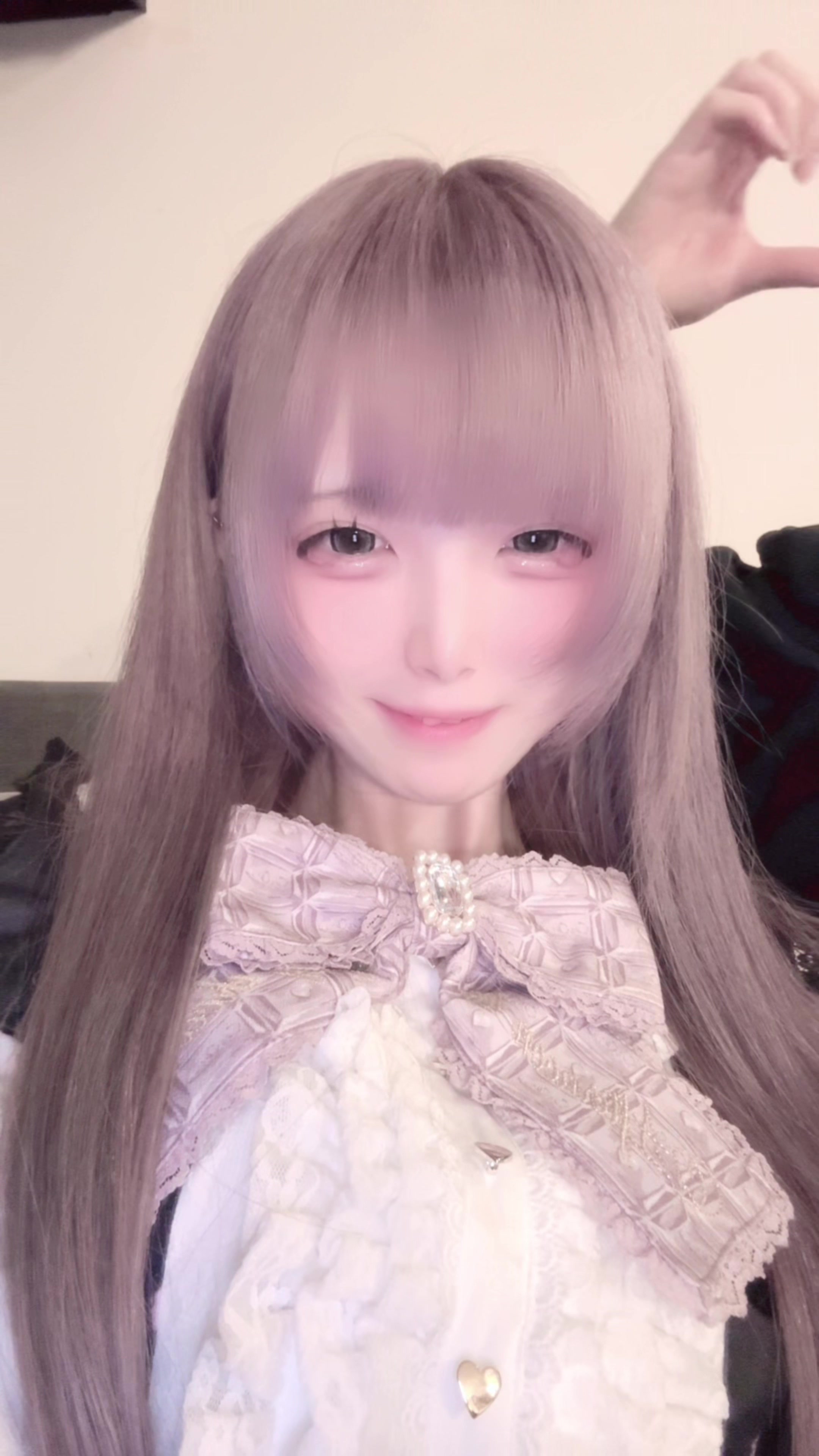 @にこ