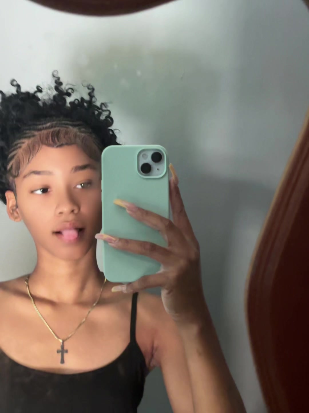 @𝓩𝖔𝖒𝖇𝖎𝖊🧟♀️