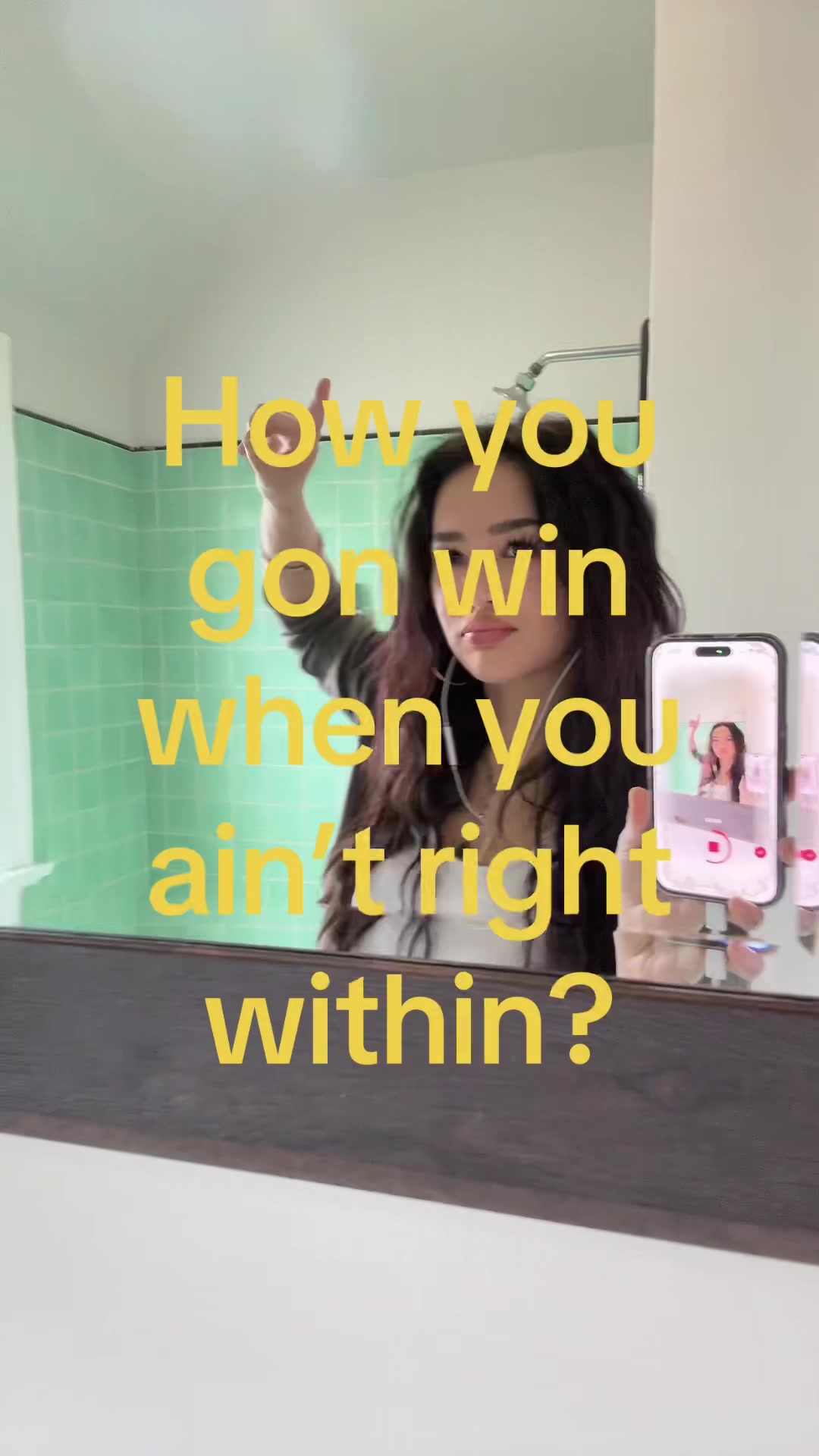 @Livelaughlova