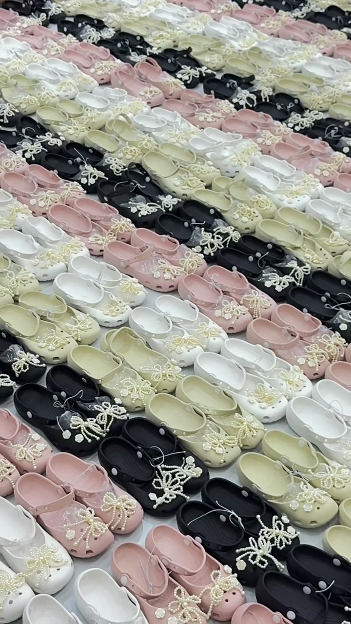 @Cherry Shoe Store