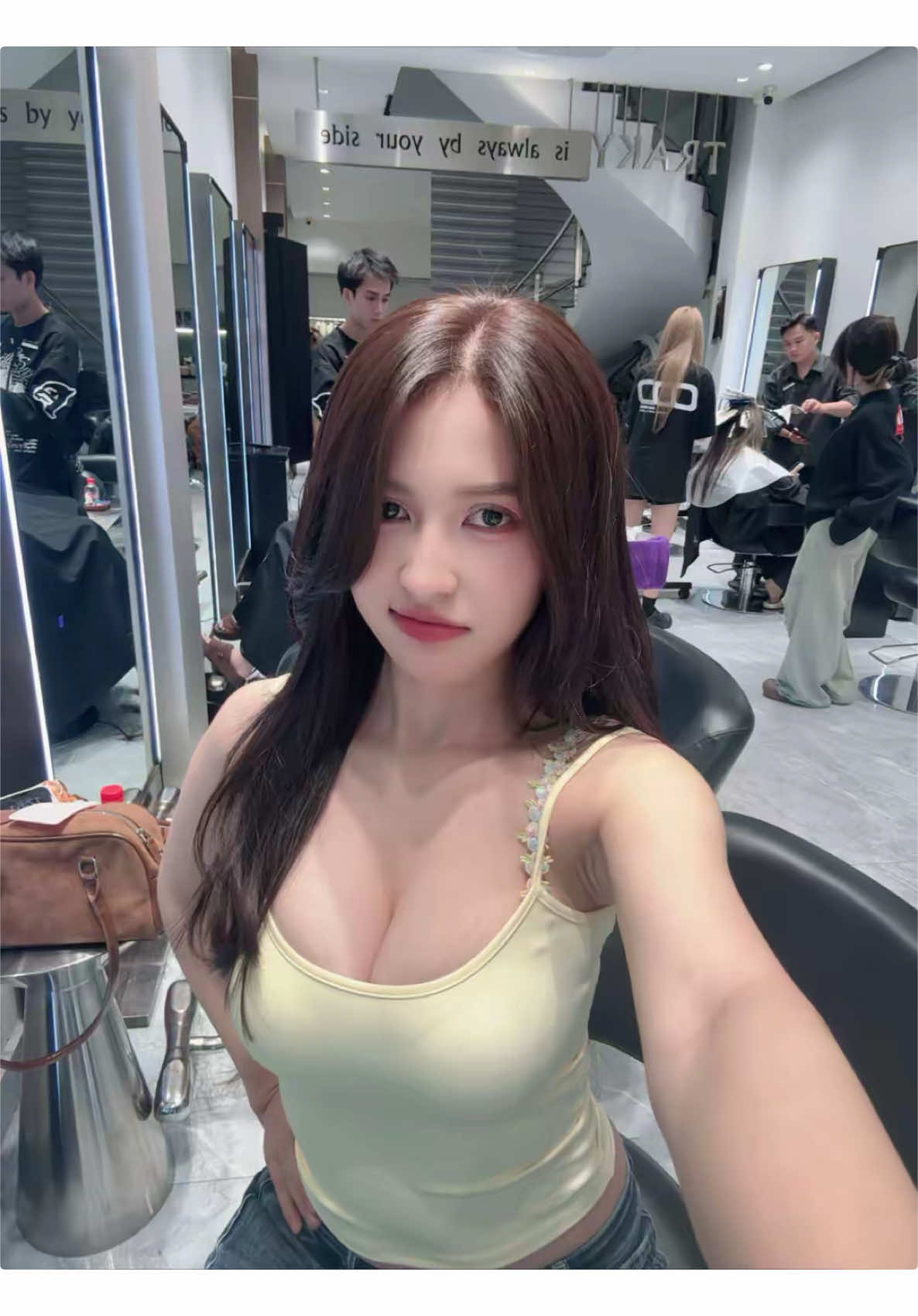 @Hello các vợ