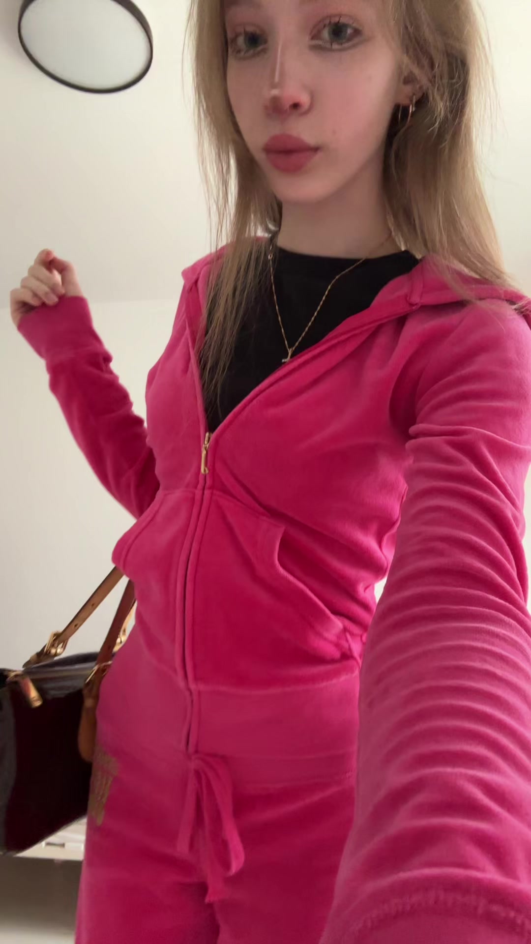 @>_*