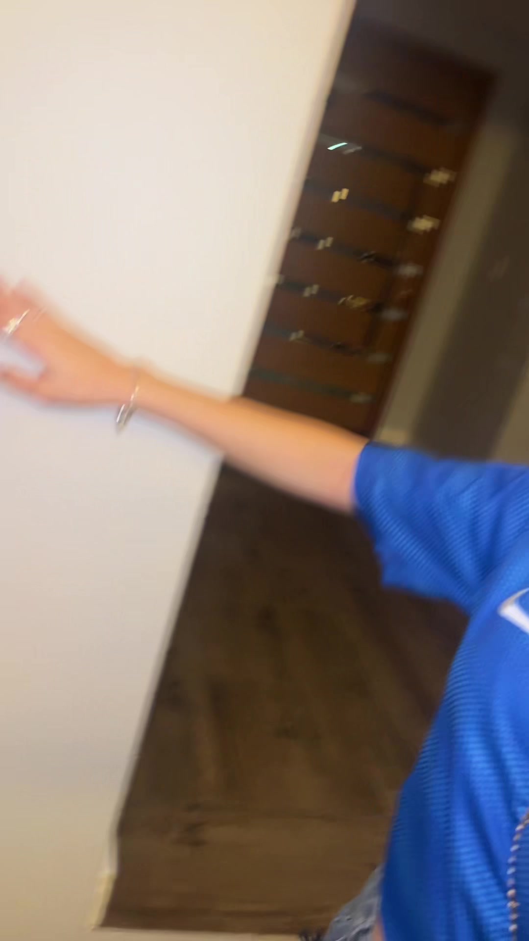 @laura