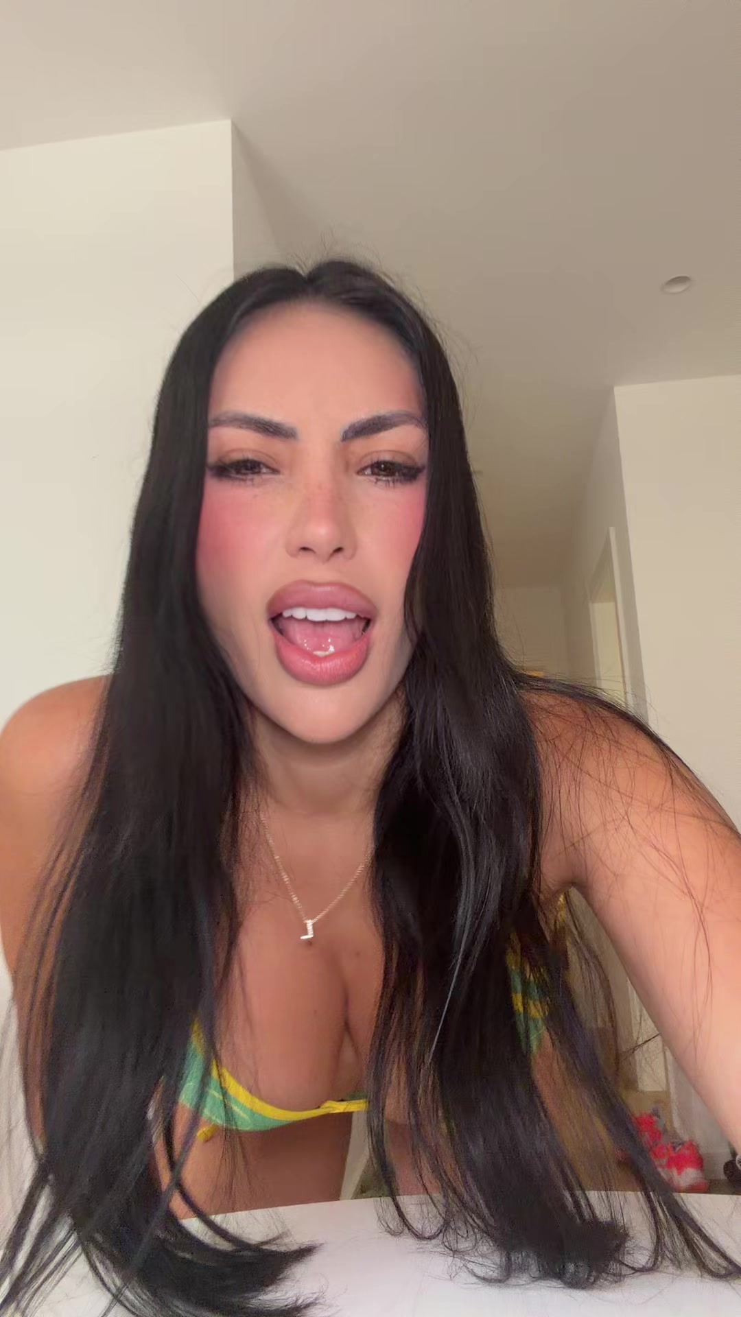 @leslyreynas