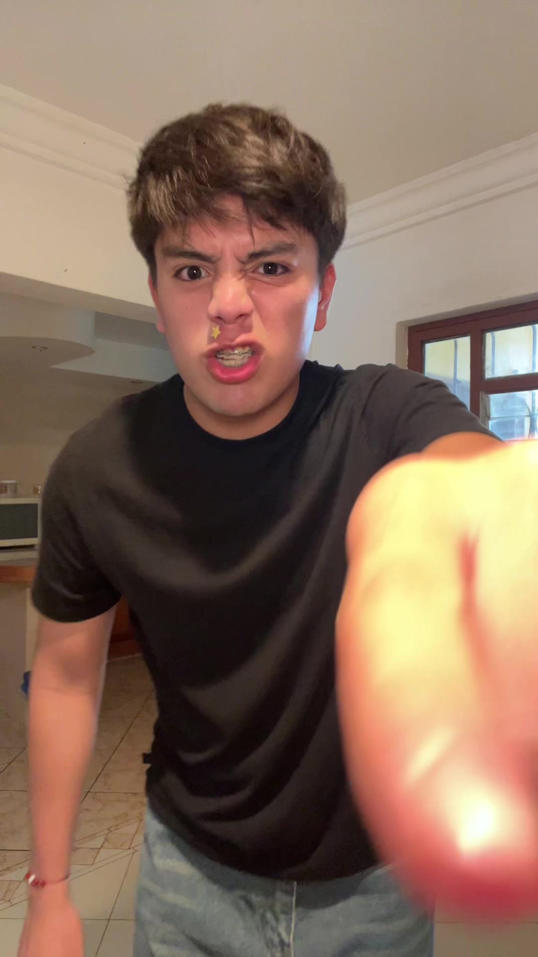 @C H A R L Y J O N A T H A N