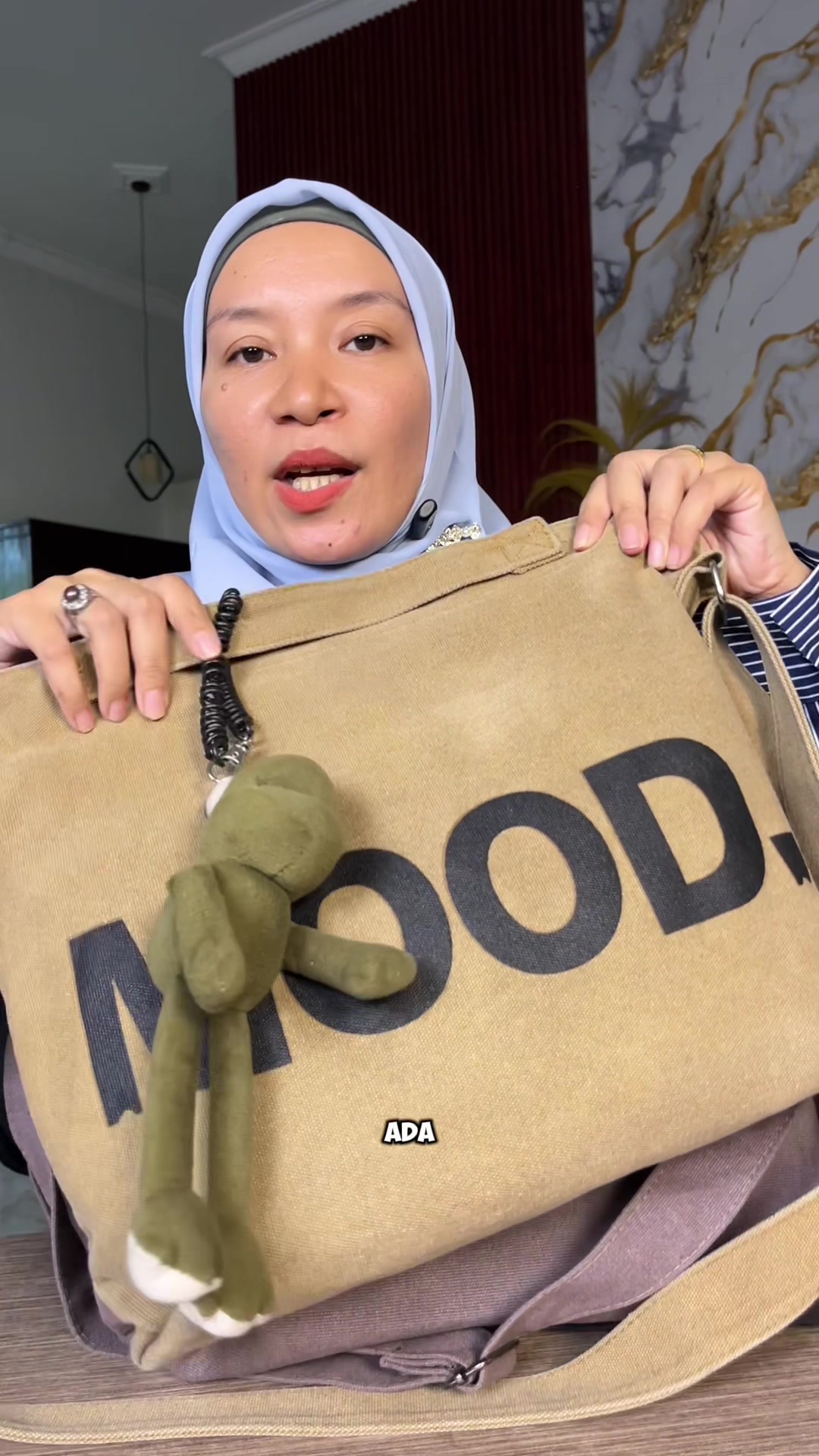 @LELI si paling TAS dan SANDAL